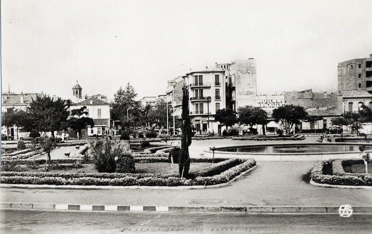 Sidi bel abbes 547- Place de Lattre de tassigny COLLECTION DES AMIS DE ND DE SANTA CRUZ.jpg
